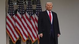 El presidente Donald Trump parte tras firmar una orden ejecutiva en un evento para anunciar nuevos aranceles, en la Rosaleda de la Casa Blanca, el miércoles 2 de abril de 2025, en Washington. (AP Foto/Evan Vucci)
