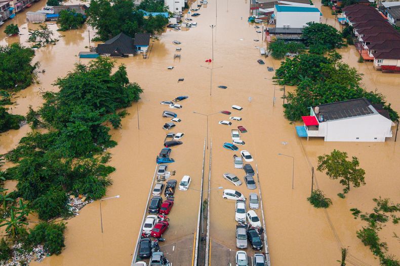 Las inundaciones en la provincia de Songkhla, en el sur de Tailandia, el 26 de noviembre del 2025. (AP foto/Arnun Chonmahatrakool)