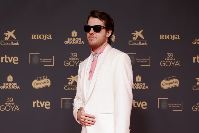 Miguel Faus llega a la 39ª edición de los Premios Goya en Granada, España, el sábado 8 de febrero de 2025, en Granada. (Foto AP/Fermin Rodriguez)