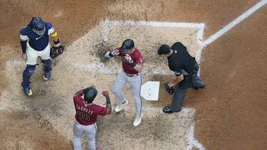 Diamondbacks se imponen a Cerveceros con jonrones en la 9na