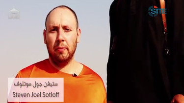 americateve | EEUU dice que video que muestra decapitación del periodista estadounidense Steven Sotloff es auténtico. Según la agencia de noticias AP, el Estado Islámico ejecutó a otro de sus rehenes. El 19 de agosto pasado, el asesinato del reportero James Foley conmo