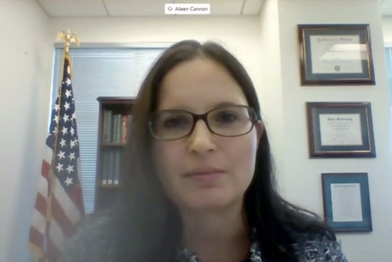 ARCHIVO - En esta imagen de un video distribuida por el Senado de Estados Unidos, Aileen M. Cannon habla remotamente a una audiencia de la Comisión Judicial del Senado para ratificar su nombramiento como jueza federal del Distrito Sur de Florida. Cannon, que preside el juicio a Donald Trump por la tenencia de documentos secretos en su finca de Mar-a-Lago, rechazó el viernes 10 de noviembre de 2023 el pedido de la defensa de aplazar el juicio, previsto para comenzar el 20 de mayo de 2024. (U.S. Senate via AP)