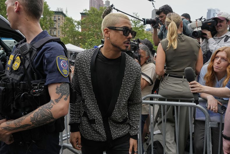 Quincy Brown regresa a la corte federal de Manhattan después de que Sean Diddy Combs fuera declarado culpable de delitos relacionados con prostitución, pero absuelto de los cargos de tráfico sexual y crimen organizado que podrían haber puesto a una de las figuras más famosas del hip-hop tras las rejas de por vida, el miércoles 2 de julio de 2025, en Nueva York.(Foto AP/Yuki Iwamura)