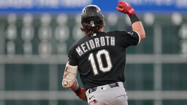 Chase Meidroth de los Medias Blancas de Chicago tras conectar un jonrón de tres carreras ante los Astros de Houston en el segundo juego de la serie de comodines de la Liga Nacional, el miércoles 30 de septiembre de 2026, en Houston. (AP Foto/Karen Warren)