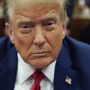 El expresidente Donald Trump espera el inicio de un día más de su juicio en el tribunal de Manhattan, el lunes 6 de mayo de 2024, en Nueva York. (Foto AP/Julia Nikhinson, Pool)