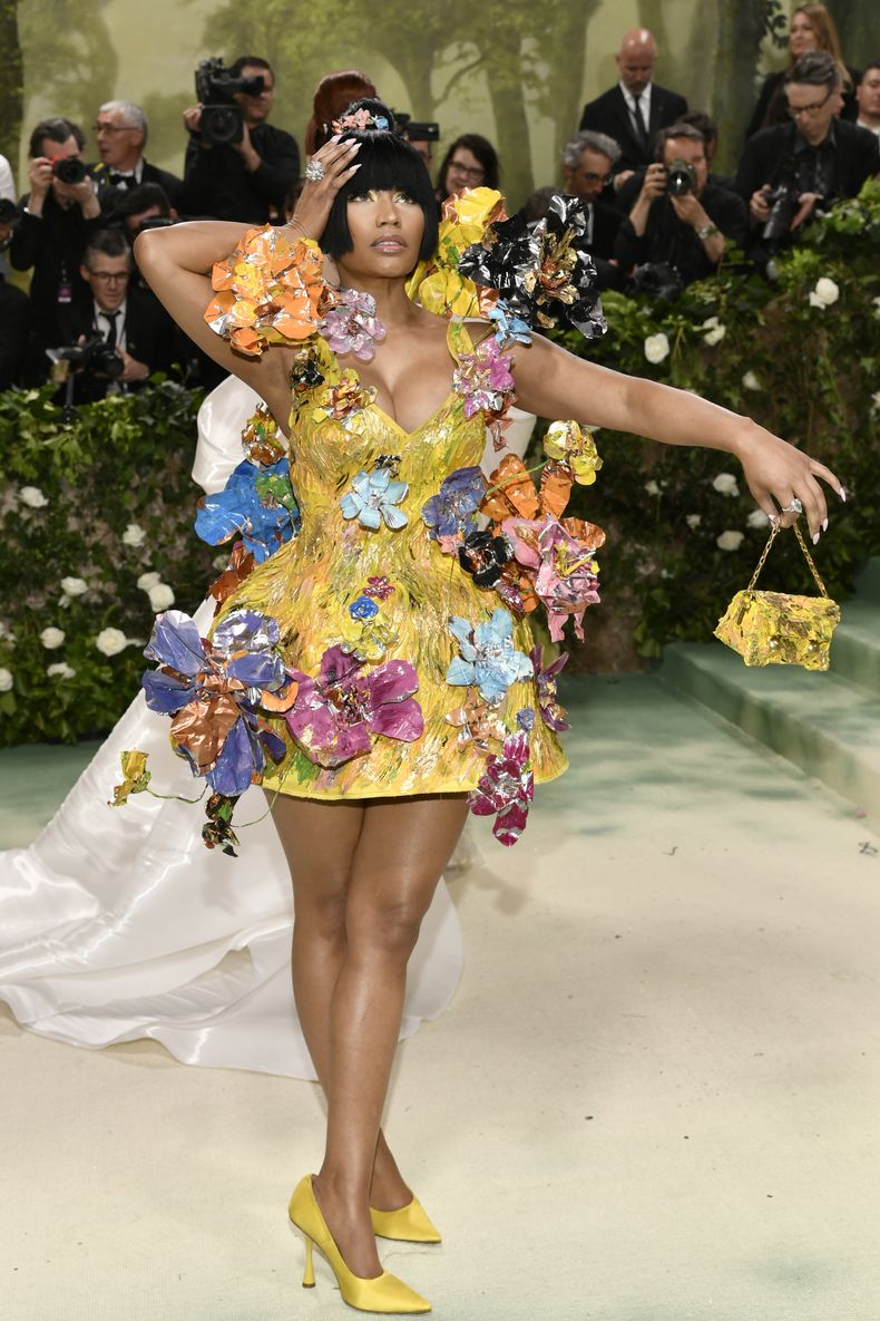Nicki Minaj llega a la gala benéfica del Instituto del Vestido del Museo Metropolitano de Arte para celebrar la inauguración de la exposición Sleeping Beauties: Reawakening Fashion el lunes 6 de mayo de 2024, en Nueva York. (Foto Evan Agostini/Invision/AP)