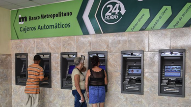 banco central de cuba habilita la compra de dolares en cajeros automaticos