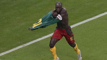 brasil cae 1-0 ante camerun y con lo justo gana su grupo