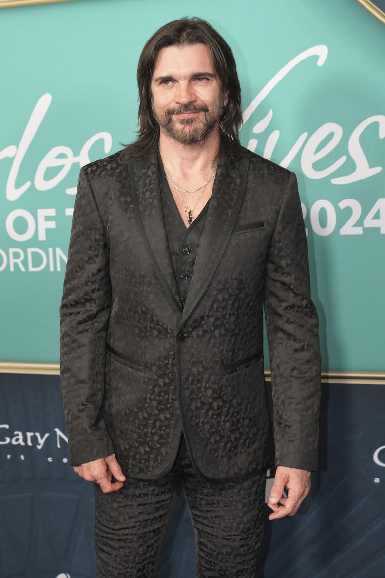 Juanes llega a la ceremonia en honor a la Persona del Año de la Academia Latina de la Grabación el miércoles 13 de noviembre de 2024, en Miami Beach, Florida. (Foto AP/Lynne Sladky)