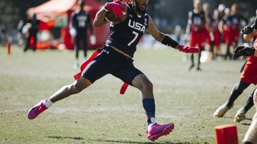 Foto del quarterback Darrell Housh Doucette de la selección de Estados Unidos de fútbol bandera durante el Campeonato Mundial en Finlandia 2024. (Lester Barnes/USA Football via AP)
