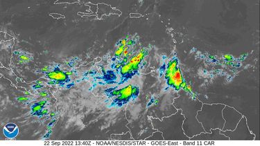 el invest 98l pasara a una distancia segura de puerto rico, pero propiciara el desarrollo de lluvias
