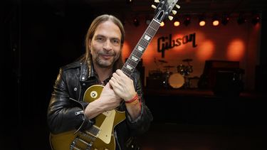 Sergio Vallín de Maná tiene su propia guitarra Gibson