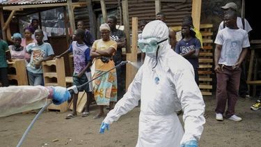 americateve | Uno de los colaboradores cubanos que viajó en días pasados a Guinea como parte del grupo de trabajadores de los servicios de salud enviados para ayudar en la lucha contra el ébola falleció de paludismo.