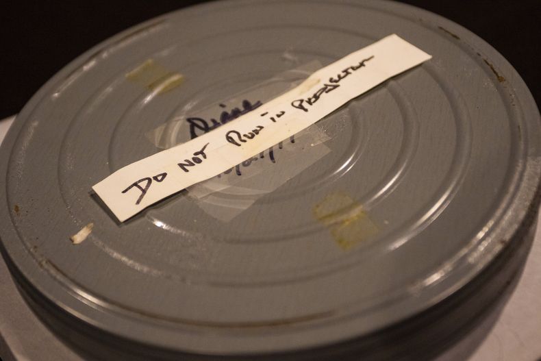 Una película casera que forma parte de la colección de la familia Al Capone que se exhibirá en el Museo de la Mafia de Las Vegas a partir del miércoles 15 de enero de 2025. (Foto AP/Ty ONeil)