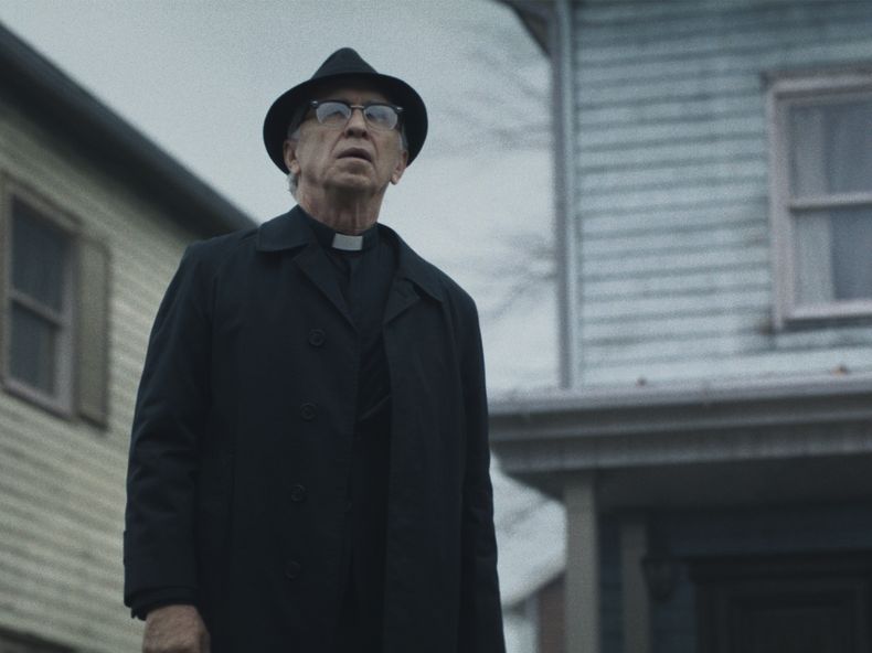 Esta imagen publicada por Warner Bros. Pictures muestra a Steve Coulter en una escena de The Conjuring: Last Rights. (Warner Bros. Pictures vía AP)