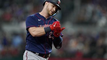 Jonrón de Jeffers; Mellizos vence a Rangers y evita barrida