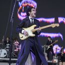 El cantautor Samuel Holden Jaffe, conocido como Del Water Gap, actúa durante el festival de música All Things Go el sábado 28 de septiembre de 2024 en el Forest Hills Stadium en Forest Hills, Nueva York. (Foto Andy Kropa/Invision/AP)