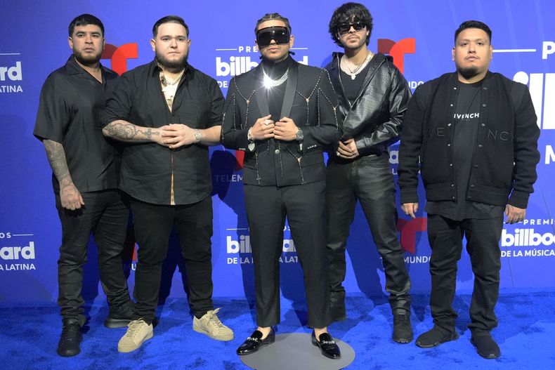 ARCHIVO - El grupo Fuerza Regida llega a los Premios Billboard Latinos, el jueves 17 de octubre de 2024, en Miami. (Foto AP/Marta Lavandier)