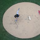 Mitch Keller de los Piratas de Pittsburgh lanza ante los Cerveceros de Milwaukee, el sábado 17 de junoo de 2023, en Milwaukee. (AP Foto/Morry Gash)