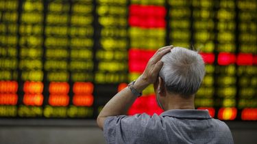 se derrumba la bolsa de shanghai: ya pierde mas de un 8% tras la apertura