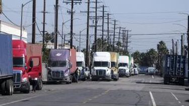 estados unidos impone nuevos aranceles a canada, mexico y china, desatando tensiones comerciales