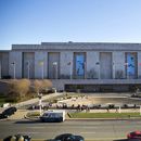 ARCHIVO - Visitantes en el Museo Smithsonian de Historia Estadounidense en el National Mall en Washington, el 3 de abril de 2019. (Foto AP/Pablo Martinez Monsivais, archivo)