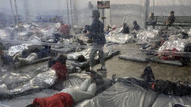 EEUU: Fotos de migrantes detenidos revelan grave situación