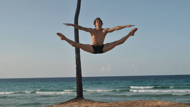 Dos bailarines cubanos se escapan en México y pasan a EE.UU.