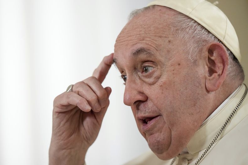 EUR-GEN VATICANO-LGBTQ
