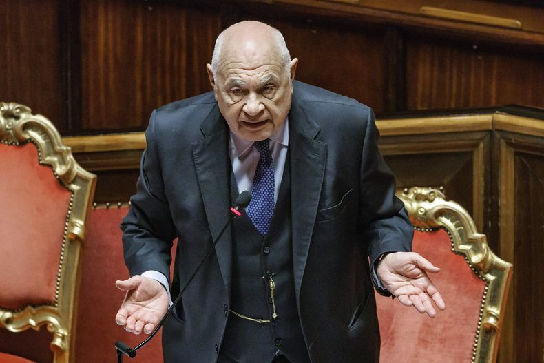 El ministro de Justicia, Carlo Nordio, se dirige al Senado durante el informe sobre la administración de justicia, en Roma, el miércoles 22 de enero de 2025. (Roberto Monaldo//LaPresse via AP)