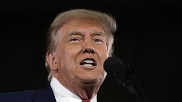 El expresidente Donald Trump habla en un mitin de campaña el 1 de mayo de 2024 en Waukesha, Wisconsin. (Foto AP/Morry Gash, Archivo)