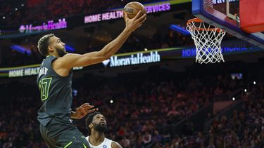 Timberwolves suman 3 victorias seguidas, vencen a los 76ers