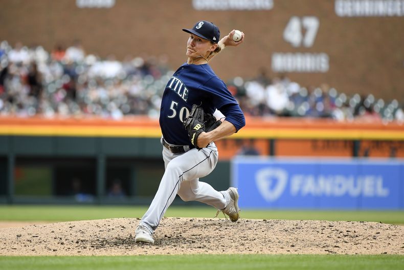 El abridor de los Marineros de Seattle Bryce Miller lanza en la séptima entrada del juego ante los Tigres de Detroit el sábado 13 de mayo del 2023. (AP Foto/Jose Juarez)