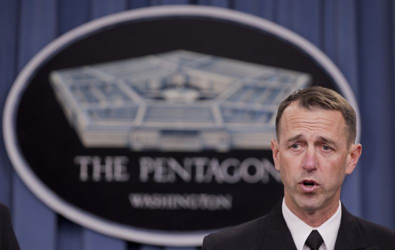 Fotograf&iacute;a de archivo del 4 de febrero de 2014 muestra al almirante John M. Richardson, director del Programa de Propulsi&oacute;n Nuclear Naval, durante una conferencia de prensa en el Pent&aacute;gono. (Foto AP/Manuel Balce Ceneta, archivo)