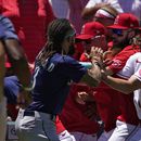 Suspenden 7 juegos a Winker por bronca ante Angelinos