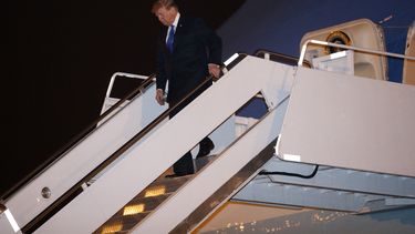 Trump dice que vetará ley de armas propuesta por demócratas