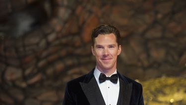 americateve | ARCHIVO - Foto de archivo, 9 de diciembre de 2013, del actor brit&aacute;nico Benedict Cumberbatach en un estreno en Londres. El astro de "Sherlock" anunci&oacute; el mi&eacute;rcoles 5 de noviembre de 2014 su compromiso matrimonial con la direc