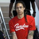 Basquetbolista Grinner recibe apoyo durante juicio en Moscú
