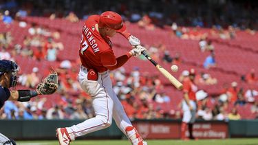 Moustakas llega a 200 jonrones; Rojos barren a Rays
