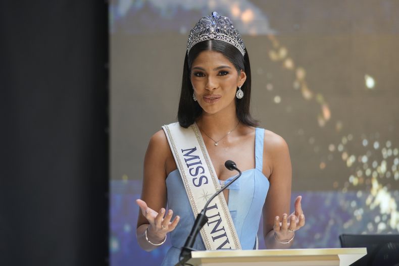 Miss Universo Sheynnis Palacios habla durante a una conferencia de prensa en la Ciudad de México, el miércoles 4 de septiembre de 2024, para compartir detalles sobre el concurso de belleza que se llevará a cabo el 16 de noviembre en la capital mexicana. (Foto AP/Eduardo Verdugo)
