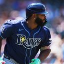 El dominicano Junior Caminero recorre las bases tras batear un jonrón solitario ante los Rockies de Colorado el miércoles 5 de agosto de 2026 (AP Foto/David Zalubowski)