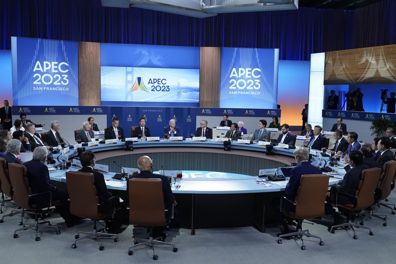 Los líderes se reúnen en la cumbre anual de Cooperación Económica Asia-Pacífico, el jueves 16 de noviembre de 2023, en San Francisco. (Foto AP/Godofredo A. Vásquez)