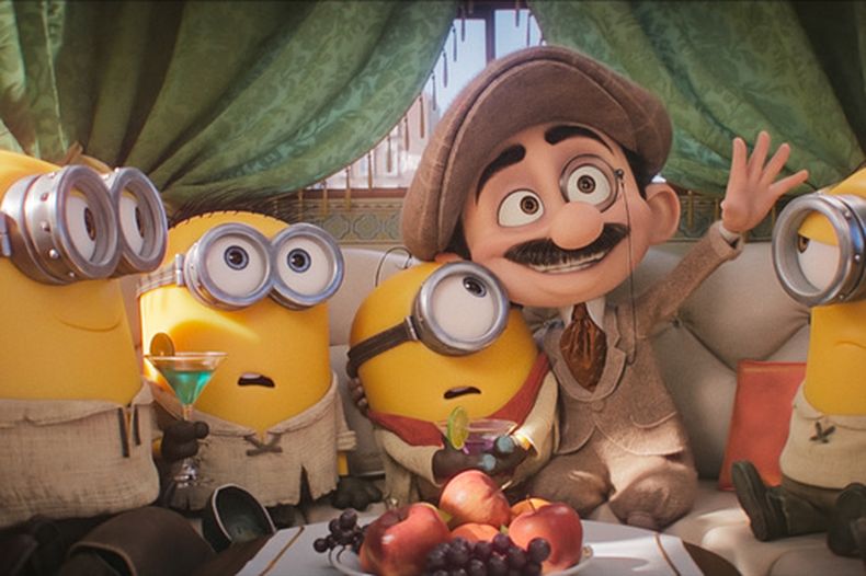 Esta imagen, difundida por Universal Pictures, muestra al personaje Max, con la voz de Christoph Waltz, rodeado de minions en una escena de Minions & Monsters, de Illumination. (Universal Pictures via AP)