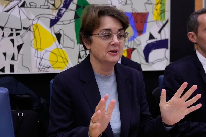 Laurence des Cars, directora del Museo del Louvre, en París el 19 de noviembre del 2025. (AP foto/Michel Euler)