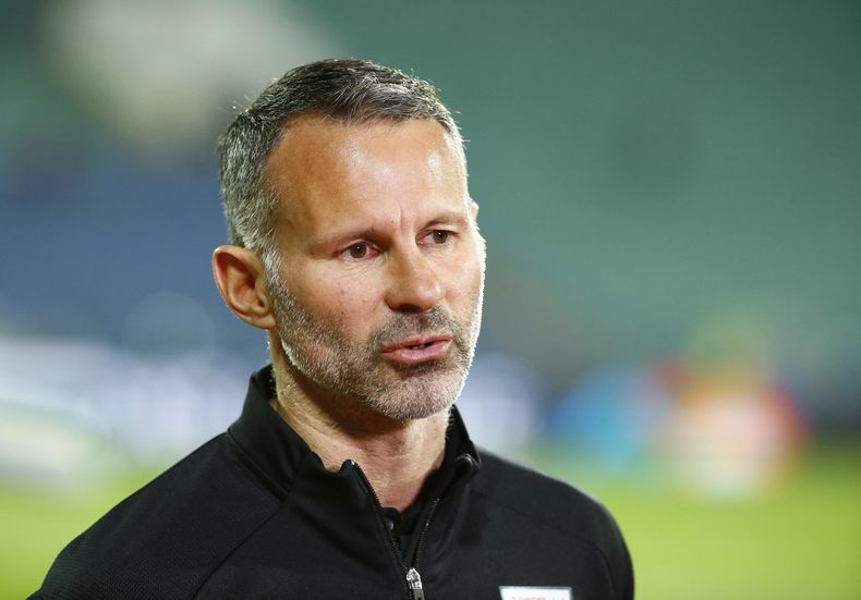 ARCHIVO - Ryan Giggs, el entonces técnico de Escocia, habla con la prensa previo al partido contra Bulgaria por la Liga de Naciones de la UEFA, en Sofía, Bulgaria, el miércoles 14 de octubre de 2020. (AP Foto/Anton Uzunov, File)