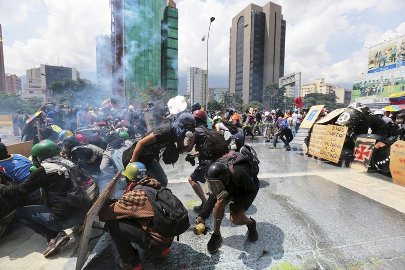 AMS-GEN_VENEZUELA-PROTESTAS_IMPLEMENTOS-0.jpg