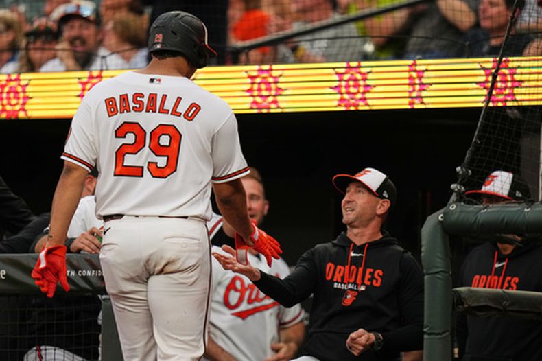 El dominicano Samuel Basallo vuelve a la cueva tras anotar en el juego del martes 26 de mayo de 2026 ante los Rays de Tampa Bay (AP Foto/Stephanie Scarbrough)