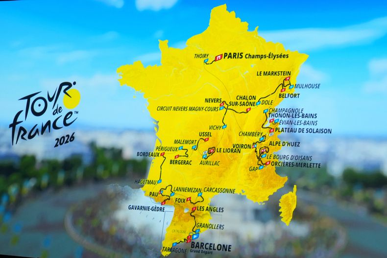 La ruta del Tour de Francia 2026 al ser presentada, el jueves 23 de octubre de 2025, en París. (AP Foto/Thibault Camus)