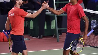 Estados Unidos barre a Uzbekistán, avanza en la Copa Davis