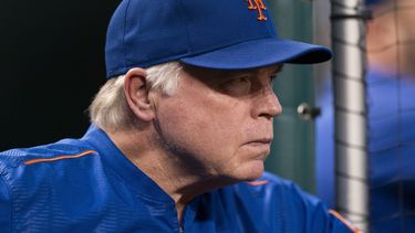 El mánager Buck Showalter de los Mets de Nueva York durante el juego contra los Nacionales de Washington, el martes 5 de septiembre de 2023, en Washington. (AP Foto/Stephanie Scarbrough)